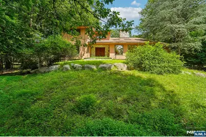 724 Tall Oaks Court, Franklin Lakes, NJ 07417 - Photo 4