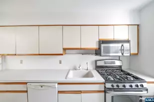 8450 Blvd E 4F, North Bergen, NJ 07047 - Photo 10