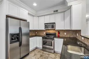 30 Austin Street 202, Newark, NJ 07114 - Photo 2