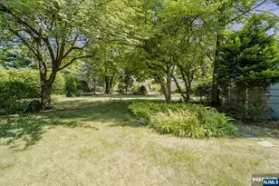 427 Grandview Ave, Wyckoff Township, NJ 07481 - Photo 2