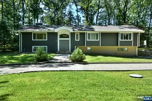 692 High Mountain Rd, Franklin Lakes, NJ 07417 - Photo 2