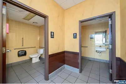 343 State Rt 17, Hasbrouck Heights, NJ 07604 - Photo 10