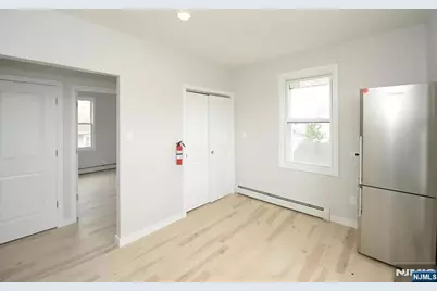 8-02 Chester, Fair Lawn, NJ 07410 - Photo 4