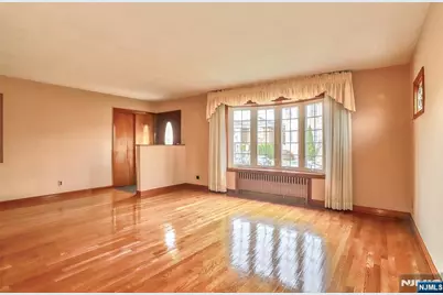 1106 Keswick Place, Fort Lee, NJ 07024 - Photo 4