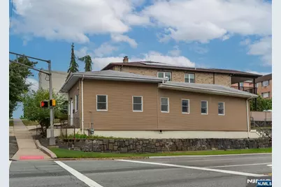 418 E Brinkerhoff Avenue, Palisades Park, NJ 07650 - Photo 4