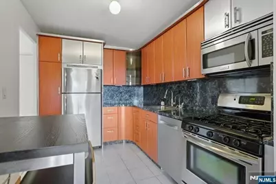 2352 Linwood Avenue #4D, Fort Lee, NJ 07024 - Photo 8