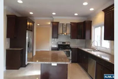 811 Edgewood Lane B #B, Fort Lee, NJ 07024 - Photo 4