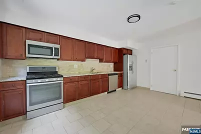2413 Hammett Avenue B #B, Fort Lee, NJ 07024 - Photo 12