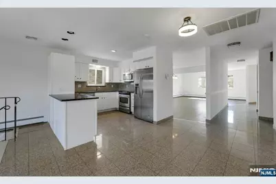 2413 Hammett Avenue A #A, Fort Lee, NJ 07024 - Photo 14