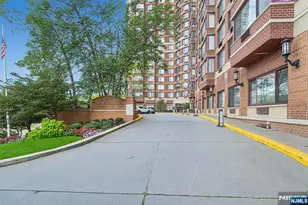 100 Old Palisade Pl16, Fort Lee, NJ 07024 - Photo 2