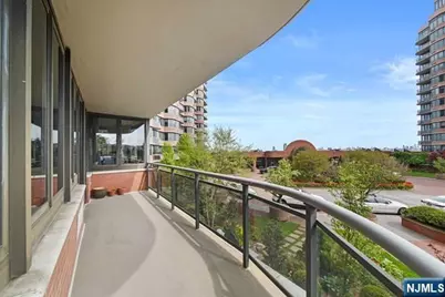 100 Carlyle Drive 5Dn #5DN, Cliffside Park, NJ 07010 - Photo 4