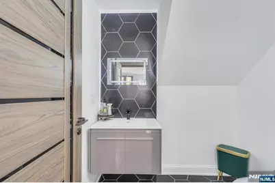 416 Kingsland Avenue, Lyndhurst Township, NJ 07071 - Photo 30