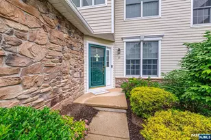 19 Briar Ct, Hamburg, NJ 07419 - Photo 2