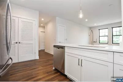 110 Market Street 201 #201, Saddle Brook Township, NJ 07663 - Photo 2