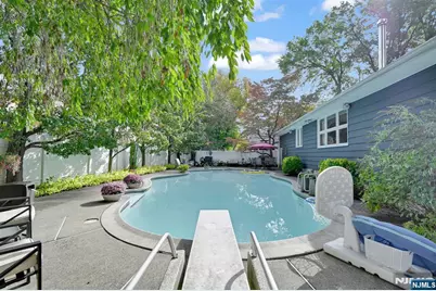 1061 Roosevelt Avenue, New Milford, NJ 07646 - Photo 46