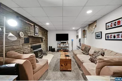 1061 Roosevelt Avenue, New Milford, NJ 07646 - Photo 30