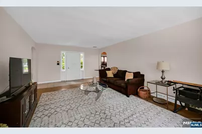 1061 Roosevelt Avenue, New Milford, NJ 07646 - Photo 10