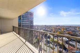 200 Winston Dr 2403, Cliffside Park, NJ 07010 - Photo 28