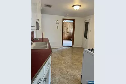 211 Paterson Avenue 2nd Fl #2nd Fl, Midland Park, NJ 07432 - Photo 20