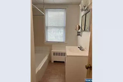 211 Paterson Avenue 2nd Fl #2nd Fl, Midland Park, NJ 07432 - Photo 12