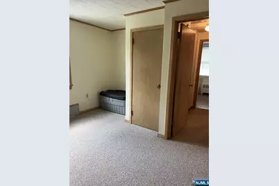 211 Paterson Avenue 2nd Fl #2nd Fl, Midland Park, NJ 07432 - Photo 16