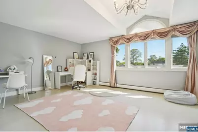 32 Laurie Drive, Englewood Cliffs, NJ 07632 - Photo 10