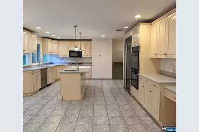 38 S Virginia Court, Englewood Cliffs, NJ 07632 - Photo 4