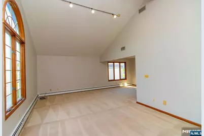 6 Donor Avenue, Elmwood Park, NJ 07407 - Photo 4