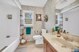 92 Lakeview Terrace, Oakland, NJ 07436 - Photo 14