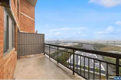 2006 Harmon Cove Tower, Secaucus, NJ 07094 - Photo 20