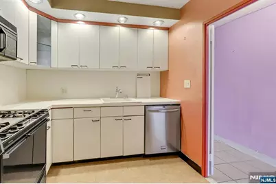 5 Horizon #907, Fort Lee, NJ 07024 - Photo 16