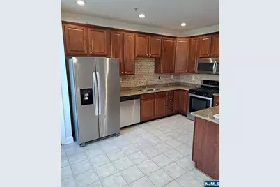 10 Goffle Brook Court, Hawthorne, NJ 07506 - Photo 4