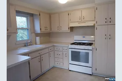 27 Mawhinney Avenue, Hawthorne, NJ 07506 - Photo 6