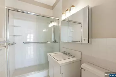 2000 Linwood Avenue 23X #23X, Fort Lee, NJ 07024 - Photo 10