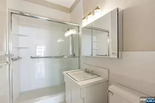 2000 Linwood Ave 23X, Fort Lee, NJ 07024 - Photo 10