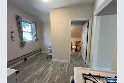 16 Brickell Avenue 2nd Floor #2nd Floor, Westwood, NJ 07675 - Photo 8