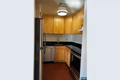 840 River Road 207 #207, Edgewater, NJ 07020 - Photo 2