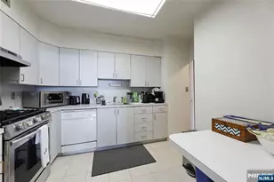 6 Horizon 2106, Fort Lee, NJ 07024 - Photo 4