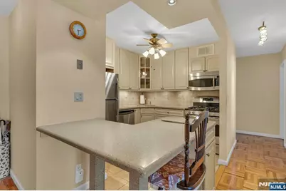 2000 Linwood Avenue 16T #16T, Fort Lee, NJ 07024 - Photo 6