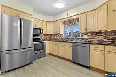 234 Totowa Road, Wayne, NJ 07470 - Photo 8