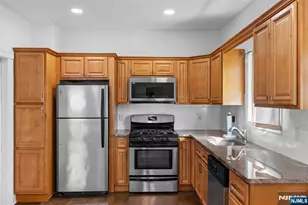 6 Cottage Pl, Allendale, NJ 07401 - Photo 8