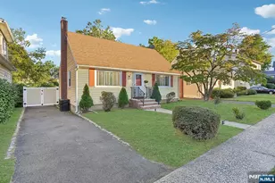 212 Jackson Ave, North Plainfield, NJ 07060 - Photo 2