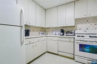 555 North 21M, Fort Lee, NJ 07024 - Photo 1