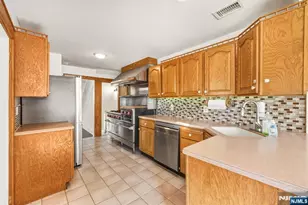 331 Mountain Wy, Rutherford, NJ 07070 - Photo 12