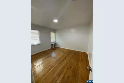388-390 Leslie Street 1Fl #1FL, Newark, NJ 07112 - Photo 8