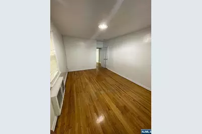 388-390 Leslie Street 1Fl #1FL, Newark, NJ 07112 - Photo 6