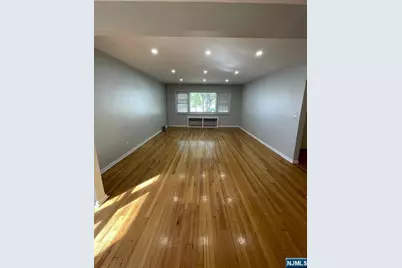 388-390 Leslie Street 1Fl #1FL, Newark, NJ 07112 - Photo 2