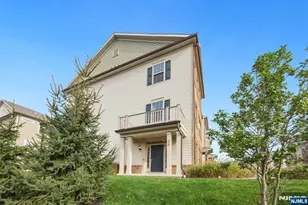 36 Cortland Ct, Livingston, NJ 07039 - Photo 2