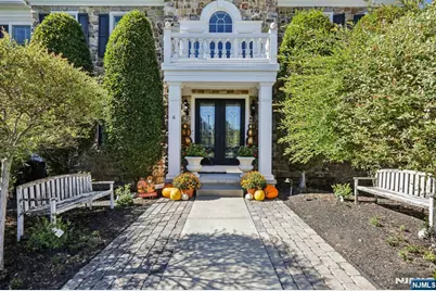 6 Northwood Drive, Franklin Lakes, NJ 07417 - Photo 2