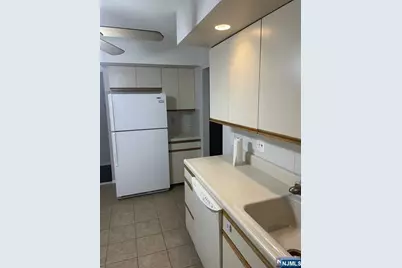 60 Maiden Lane 2 #2, Little Ferry, NJ 07643 - Photo 6